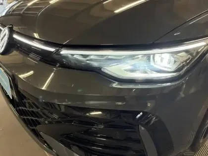 Photo 7 Volkswagen Golf  1.5 eTSI EVO2 150ch R-Line Edition DSG7