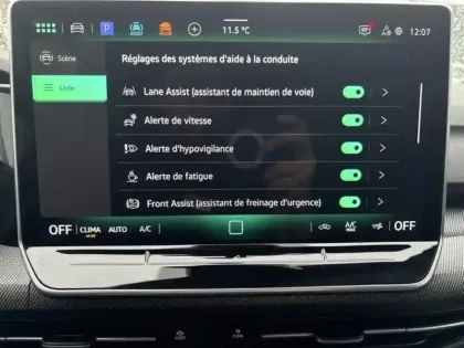 Photo 13 Volkswagen Golf  1.5 eTSI EVO2 150ch R-Line Edition DSG7