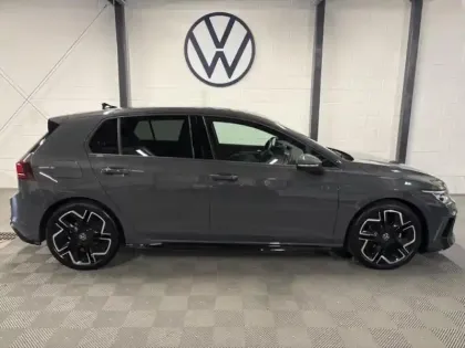 Photo 2 Volkswagen Golf  1.5 eTSI EVO2 150ch R-Line Edition DSG7