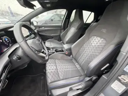 Photo 10 Volkswagen Golf  1.5 eTSI EVO2 150ch R-Line Edition DSG7