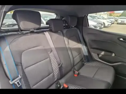 Photo 10 Renault Clio  1.6 E-Tech 145ch full hybrid esprit Alpine - 24