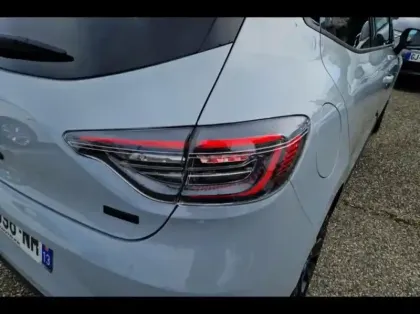 Photo 13 Renault Clio  1.6 E-Tech 145ch full hybrid esprit Alpine - 24