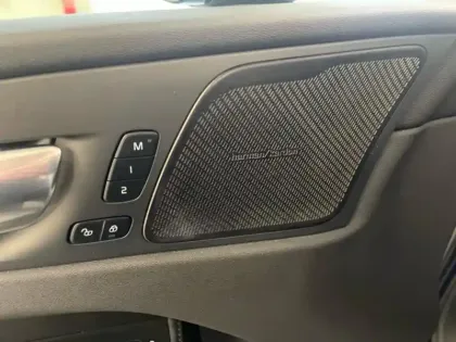 Photo 26 Volvo Xc60  T6 Hybride Rechargeable 253 + 145ch Ultra Style Dark Geartronic 8 AWD