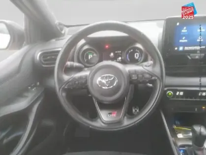 Photo 11 Toyota Yaris  116H GR SPORT 5P MY22 SIEGES CHAUF GPS CAMERA