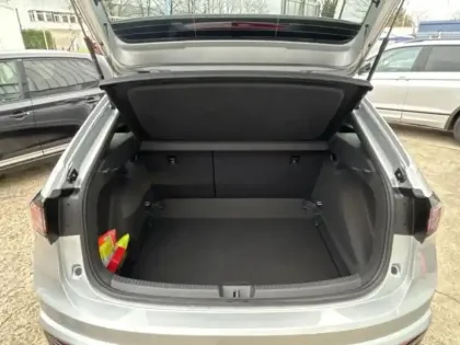 Photo 10 Volkswagen Taigo  1.0 TSI 116ch R-Line Edition DSG7