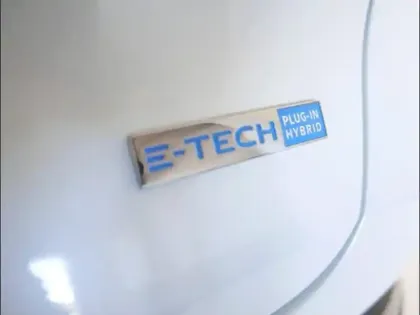 Photo 6 Renault Captur  1.6 E-Tech hybride rechargeable 160ch Initiale Paris -21