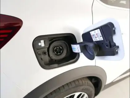 Photo 7 Renault Captur  1.6 E-Tech hybride rechargeable 160ch Initiale Paris -21