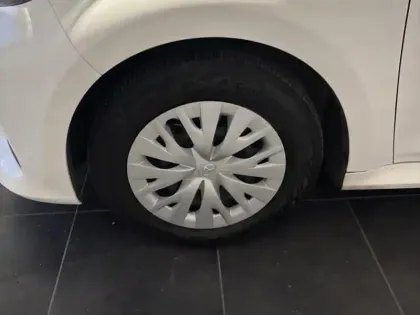 Photo 3 Toyota Yaris  116h Dynamic 5p MY22