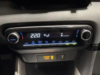 Photo 11 Toyota Yaris  116h Dynamic 5p MY22