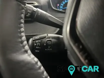 Photo 13 Peugeot 208  e- 136ch Style