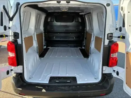 Photo 27 Peugeot Expert  Fg M 2.0 BlueHDi 180ch S&S EAT8