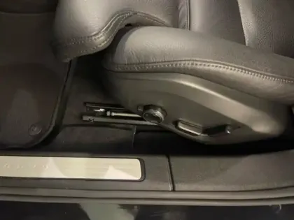 Photo 12 Volvo V60  B4 197ch Ultra Style Dark DCT 7