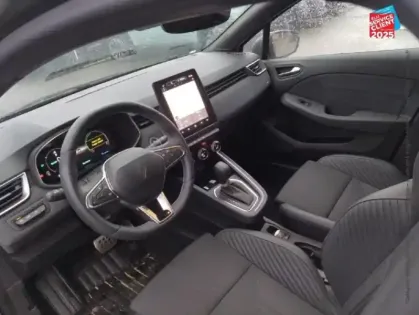 Photo 14 Renault Clio  1.6 E-Tech 145ch full hybrid esprit Alpine - 24 GPS Camera