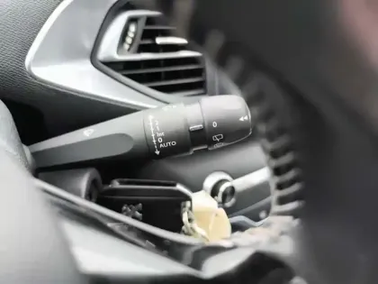 Photo 20 Peugeot 308  SW PureTech 130ch S&S BVM6