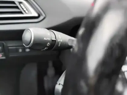 Photo 21 Peugeot 308  SW PureTech 130ch S&S BVM6