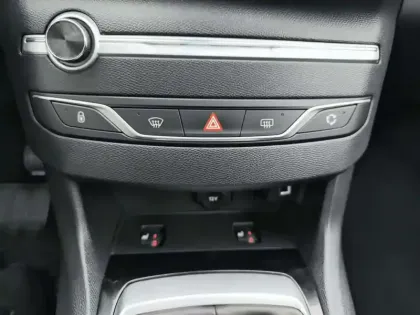 Photo 19 Peugeot 308  SW PureTech 130ch S&S BVM6