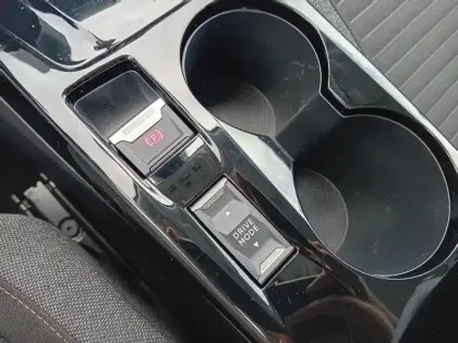 Photo 16 Peugeot 2008  Electrique 136 ch