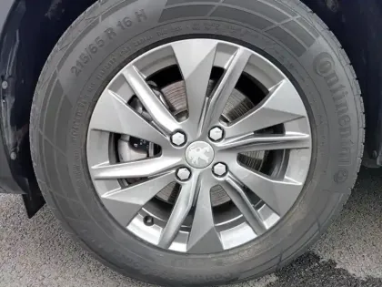 Photo 14 Peugeot 2008  Electrique 136 ch