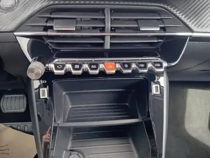 Photo 17 Peugeot 2008  Electrique 136 ch