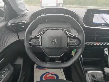 Photo 10 Peugeot 208  PureTech 75 S&S BVM5
