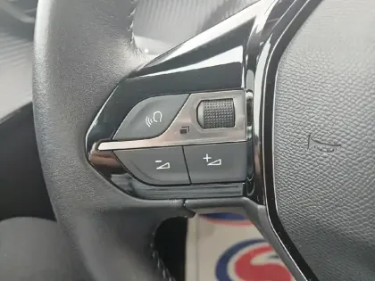 Photo 14 Peugeot 208  PureTech 75 S&S BVM5