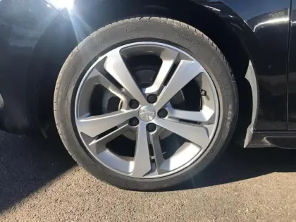 Photo 20 Peugeot 308  PureTech 130ch S&S EAT8