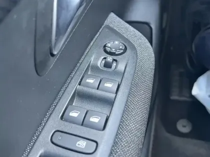 Photo 46 Peugeot 208  Electrique 50 kWh 136ch