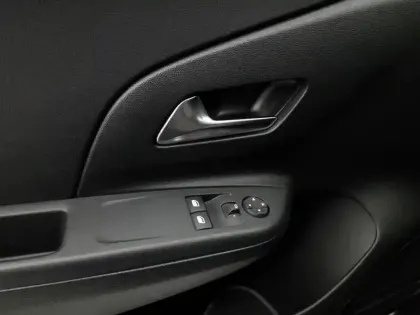 Photo 19 Opel Corsa  Electrique 136 ch & Batterie 50 kWh