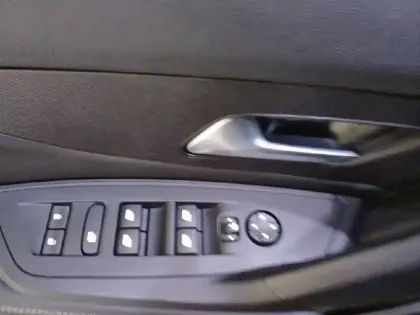 Photo 28 Peugeot 308  Hybrid 136 e-DCS6