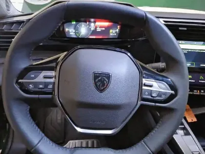 Photo 8 Peugeot 308  Hybrid 136 e-DCS6