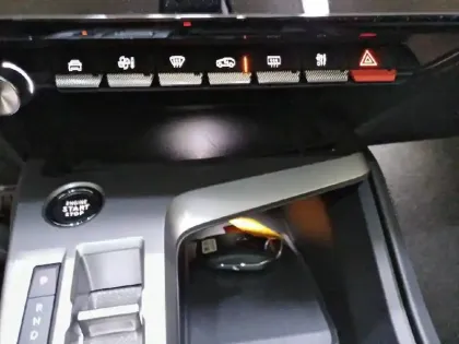 Photo 24 Peugeot 308  Hybrid 136 e-DCS6