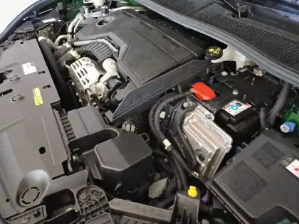 Photo 14 Peugeot 308  Hybrid 136 e-DCS6