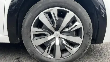 Photo 13 Peugeot 208  Electrique 50 kWh 136ch