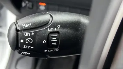 Photo 17 Peugeot 208  Electrique 50 kWh 136ch