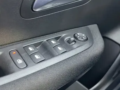 Photo 15 Peugeot 208  Electrique 50 kWh 136ch