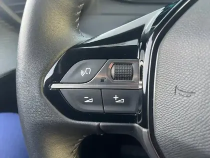 Photo 14 Peugeot 208  Electrique 50 kWh 136ch