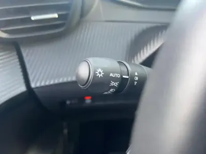 Photo 12 Peugeot 208  Electrique 50 kWh 136ch