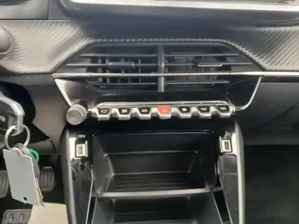 Photo 16 Peugeot 2008  BlueHDi 110 S&S BVM6