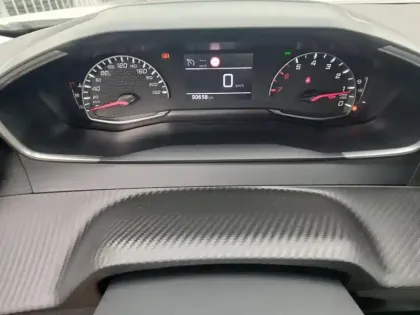 Photo 15 Peugeot 2008  BlueHDi 110 S&S BVM6