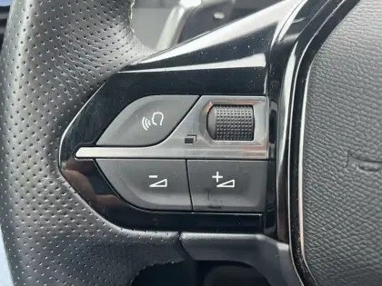 Photo 45 Peugeot 2008  PureTech 130 S&S EAT8