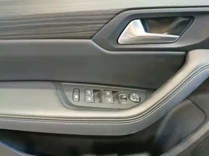 Photo 15 Peugeot 508  SW Hybrid4 360 e-EAT8 Peugeot Sport Engineered