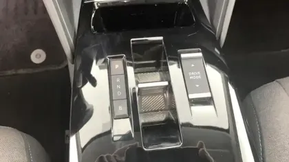 Photo 17 Citroën C4 e- 136 ch Automatique