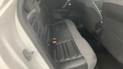 Photo 16 Citroën C4 e- 136 ch Automatique