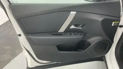 Photo 14 Citroën C4 e- 136 ch Automatique