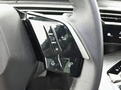 Photo 48 Peugeot 5008  Hybrid 136 e-DCS6