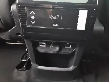 Photo 18 Peugeot 5008  Hybrid 136 e-DCS6