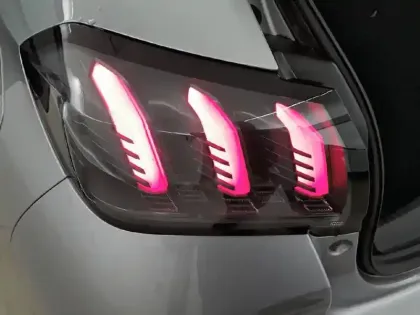 Photo 16 Peugeot 208  PureTech 100 S&S BVM6