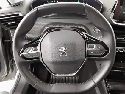 Photo 8 Peugeot 208  PureTech 100 S&S BVM6