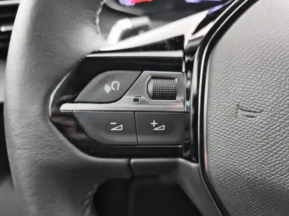 Photo 14 Peugeot 2008  PureTech 130 S&S EAT8