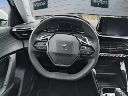 Photo 10 Peugeot 2008  PureTech 130 S&S EAT8